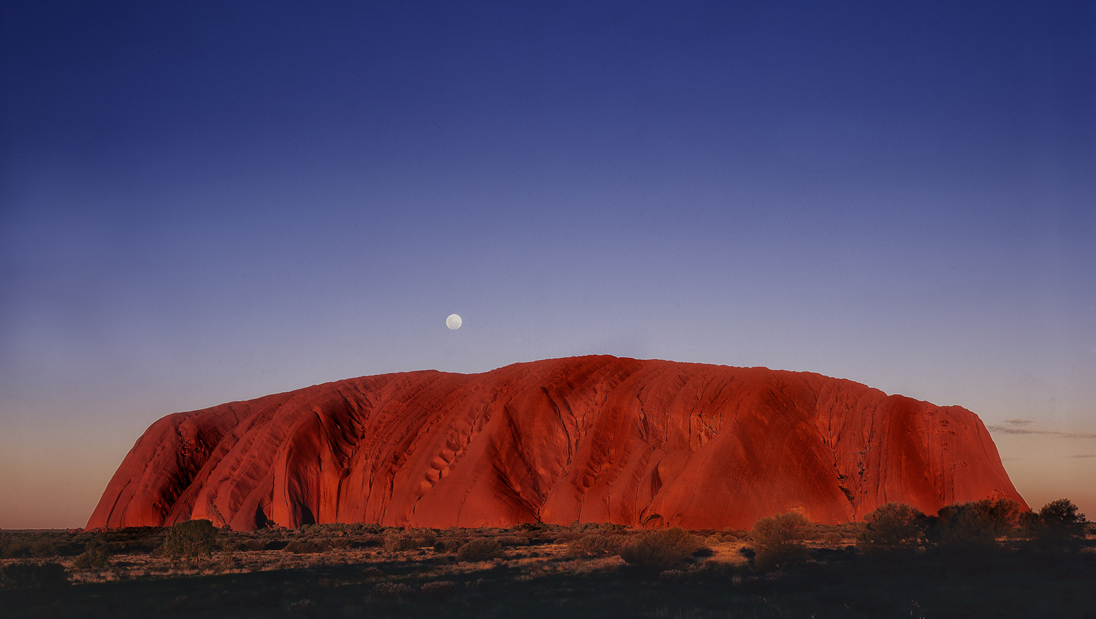 Uluru – Moonrise